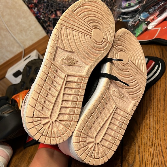 Jordan 1 Crimson Tint - Picture 5 of 5